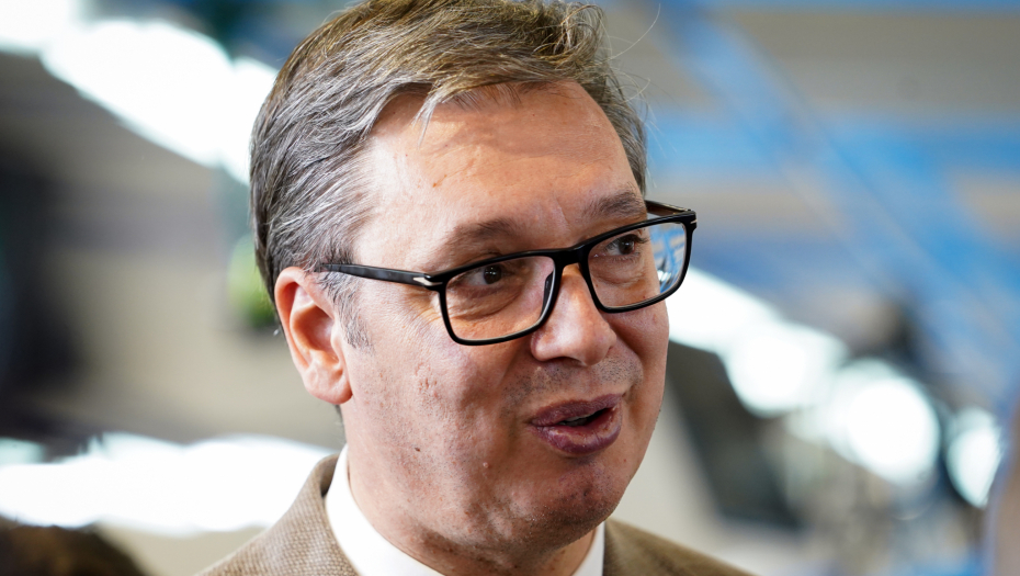 VUČIĆ OBJAVIO FOTOGRAFIJU RUČKA SA DAČIĆEM Tu su i njihovi sinovi - "Ivica sakrio cigaru da ne izgubi političke poene" (FOTO)