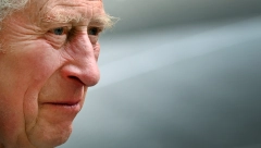 ISTORIJSKO OBRAĆANJE ČARLSA III Novi kralj podelio tugu povodom smrti svoje majke