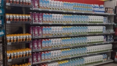 PUNI RAFOVI Mleka ima svuda, nema mesta panici i nekontrolisanoj kupovini (FOTO)