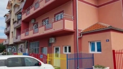 OGLASILO SE MINISTRASTVO O SLUČAJU BEBE KOJA JE PALA KROZ PROZOR Svaki propust zaposlenih biće najstrože kažnjen, prosvetna inspekcija po hitnom postupku upućena u vrtić (VIDEO)