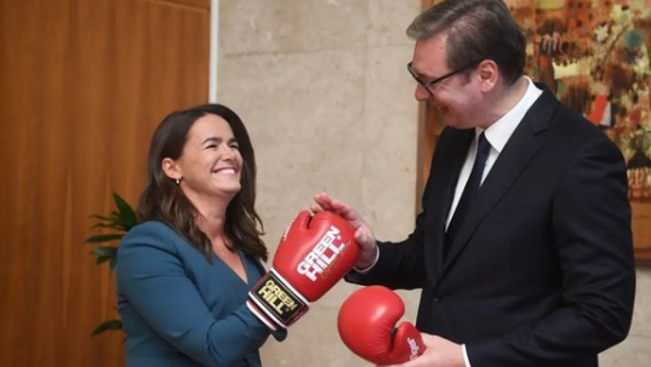 PREDSEDNIK SRBIJE URUČIO JE POKLON MAĐARSKOJ PREDSEDNICI Evo šta su poklonili jedno drugom (FOTO)