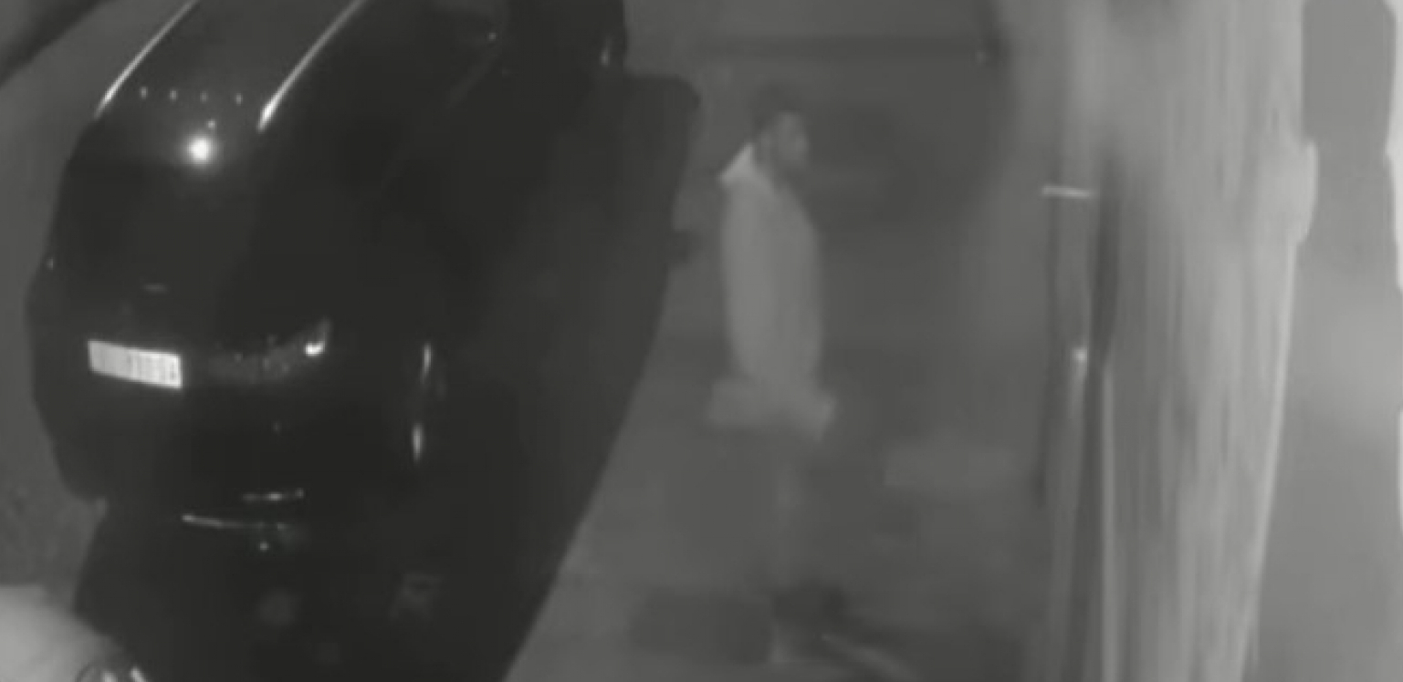 OPLJAČKAN LOKAL U BALKANSKOJ ULICI Vlasnici podelili snimak na društvenim mrežama, nadaju se da će neko prepoznati lopove (VIDEO)