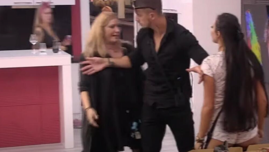 MAJA ISPOLIVALA JELENU GOLUBOVIĆ Spomenula joj njega, Marinkovićeva pobesnela, pale teške uvrede, pa joj zapretila