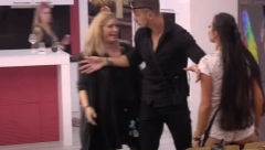 MAJA ISPOLIVALA JELENU GOLUBOVIĆ Spomenula joj njega, Marinkovićeva pobesnela, pale teške uvrede, pa joj zapretila