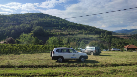 KRVAVI PIR U ORAHOVCU Nožem izbo muškarca i ženu!