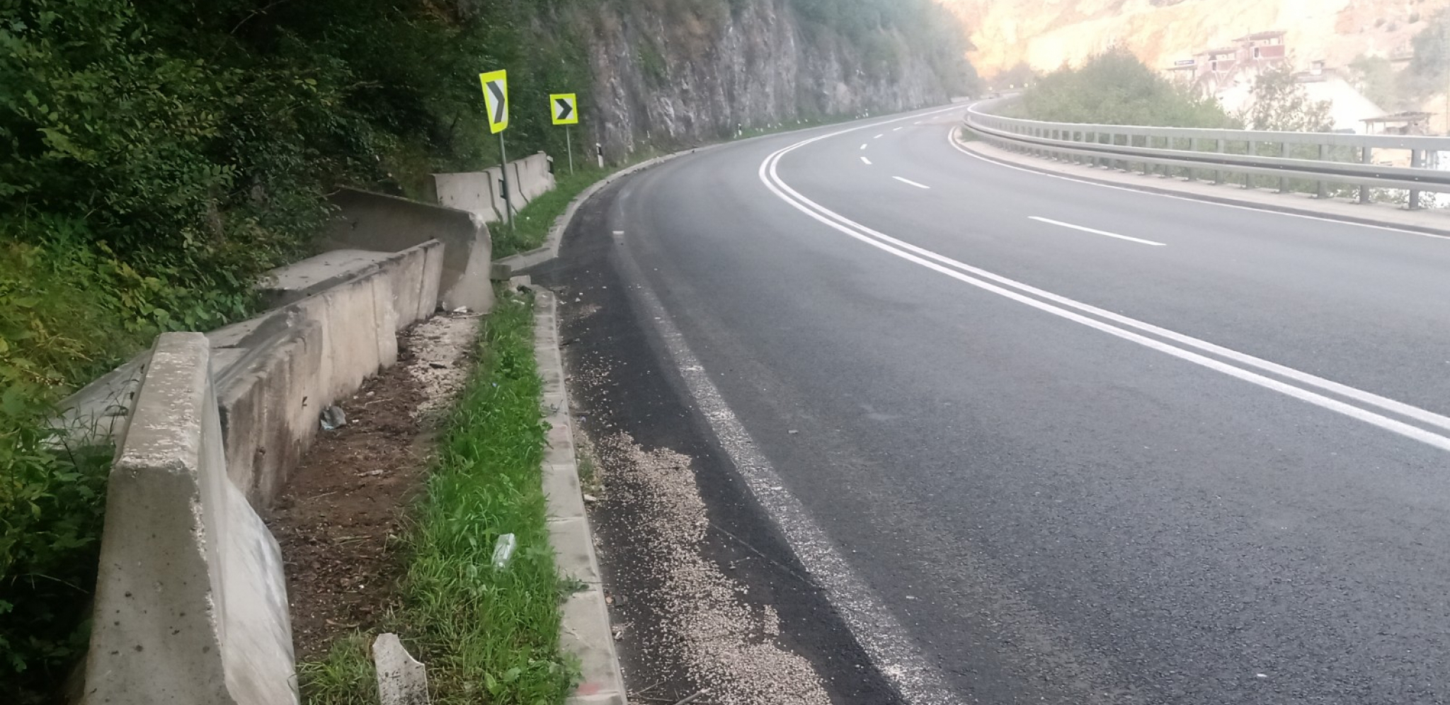 NA ISTOM MESTU POGINULI MU BABA I DEDA Jedan od poginulih iz Užica pre 20 godina sahranio najmilije!