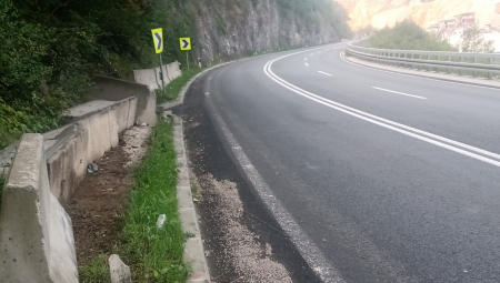 NA ISTOM MESTU POGINULI MU BABA I DEDA Jedan od poginulih iz Užica pre 20 godina sahranio najmilije!