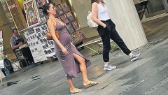 JEDVA ČEKAM DA UZMEM SINA U RUKE Prelepa voditeljka Marija Egelja šopinguje u sedmom mesecu (FOTO)