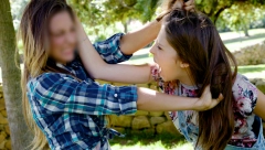 DAJ MI PARE, UBIĆU TE: Drogirana tinejdžerka (16) pretukla medicinsku sestru u Nišu!