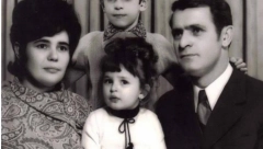 DA LI PREPOZNAJETE DEVOJČICU SA FOTOGRAFIJE? Svi je znate kao pop pevačicu, a evo koje joj je pravo zanimanje! (FOTO)