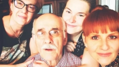 OGLASILA SE ALEKSANDRA NAKON SMRTI OCA KORNELIJA KOVAČA Pomenula sestru Anju, a o sestri Kristini ni reč