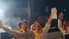 USIJANJE Noleta jedna pesma pogodila pravo u srce, Jelena se istopila uz hitove ovog pevača (VIDEO)