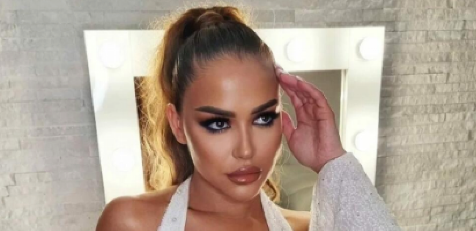 EVO KAKO JE NEKADA IZGLEDALA! Aleksandra Mladenović više ne liči na sebe, na ovoj fotki niko ne bi rekao da je ona! (FOTO)