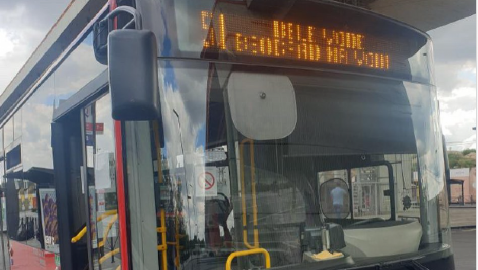 VOZAČ AUTOBUSA ODUŠEVIO BEOGRAĐANE! Pomogao dečaku koji je pobegao od kuće (FOTO)