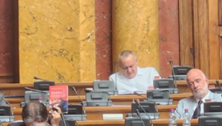 "TEŽAK" ŽIVOT SRPSKE OPOZICIJE Prazne stolice, puni stomaci, a kad se dođe, mora malo da se dremne (FOTO)