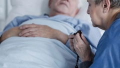 POMIRISALA MU JE POTILJAK I OTKRILA TEŠKU BOLEST Žena pokazala kako da za tri minuta otkrijete da li je neko u opasnosti