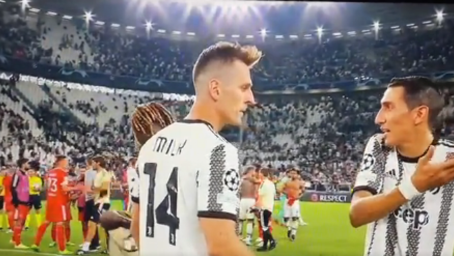 RASPAD SISTEMA U JUVENTUSU Igrači na terenu snimljeni kako ogovaraju trenera