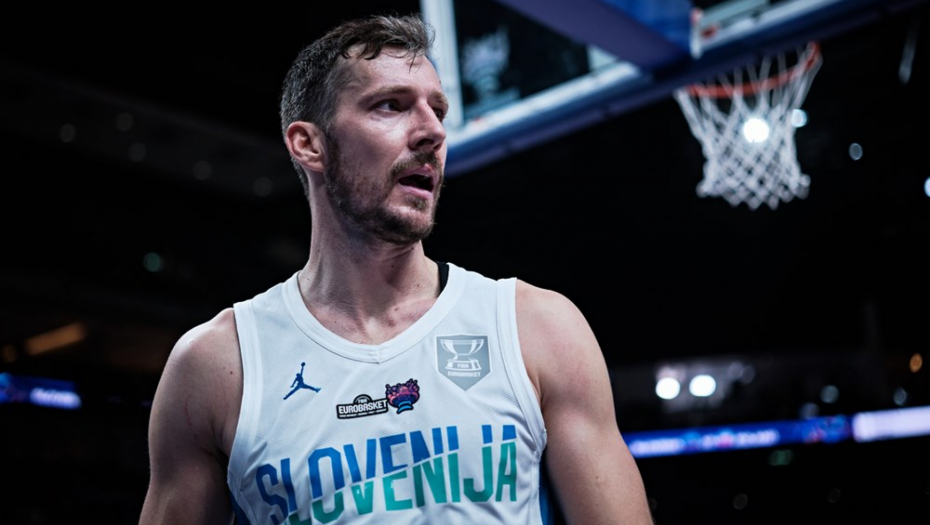 ODUŠEVIO REGION Slovenac došao na NBA meč u neobičnom duksu koji je izazvao lavinu komentara (FOTO)