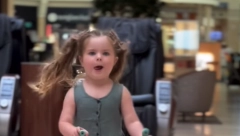 OVA DEVOJČICA IMA TRI GODINE I LEPA JE KAO ANĐEO Nakaza sa kojom leže u krevet će vam uterati strah u kosti