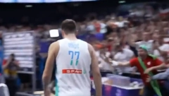 BRUTALNA SCENA Navijači prišao Dončiću posle debakla, obezbeđenje ga srušilo: Od Luke je hteo samo jednu stvar (VIDEO)