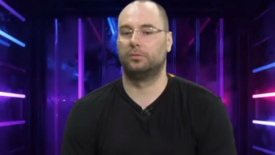 "BRANILA JE ANU OD NASILNOG SINA" Jezive tvrdnje izvora bliskog Slavnićima: ZVEZDANOVA MAMA JE LOŠA, POPILA JE ŠAKU LEKOVA