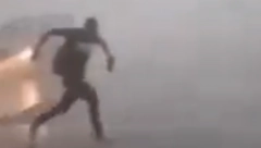STRAVIČNO NEVREME NAPRAVILO OPŠTI HAOS Ljudi beže, sve se ruši, kao da se nebo sručilo u Hrvatskoj (VIDEO)