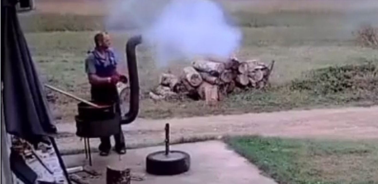 SVE JE ISPALO KAKO NE TREBA Hit snimak domaćina dok sprema ajvar (VIDEO)