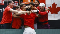 KANADA NAPRAVILA IZNENAĐENJE USRED ŠPANIJE I ZAKOMPLIKOVALA SITUACIJU SRBIJI Ože-Alijasim nakon pet sati srušio Alkaraza i "crvenu furiju"