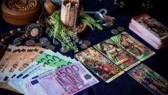 VELIKI NOVČANI HOROSKOP ZA JESEN Jedan znak neće moći da se izvuče iz problema, a evo ko će se okupati u novčanicama