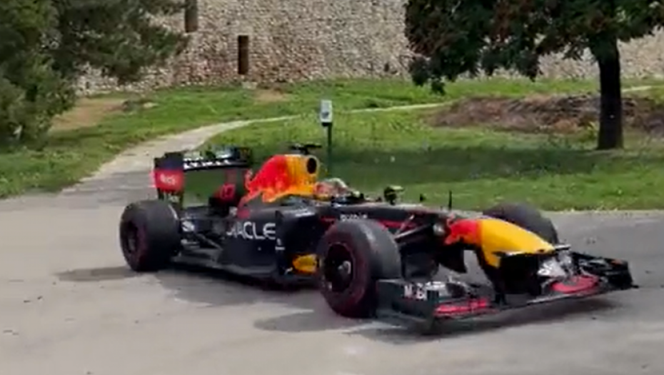 PRAZNIK AUTOMOBILIZMA U BEOGRADU Šampionski bolid se "potpisao" na Kalemegdanu (VIDEO)