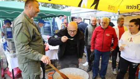 "VOJNIČKA PASULJIJADA" U VETERNIKU Učesnik u ovogodišnjem takmičenju i gradonačelnik Vučević sa svojom ekipom “Sparta” (FOTO)