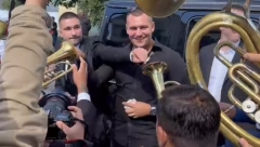 OTKRIVENO KAKO ĆE SE ZVATI SIN MIRKA I BOJANE Pevač se slučajno izlanuo pred gostima, a ime je oduševilo sve prisutne