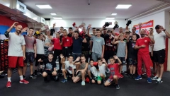 TAKO TO RADI ZVEZDA Marakana ključa, svi bi u besplatnu školu boksa! (VIDEO)