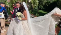 MLADENCI STIGLI ISPRED CRKVE Mirko i Bojana spremni da izgovore sudbonosno da, mladoženja poludeo zbog ovoga! (VIDEO)