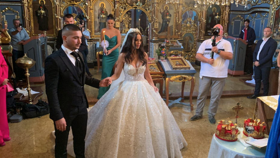 VENČALI SE MIRKO ŠIJAN I BOJANA RODIĆ Mladenci izgovorili sudbonosno da, a potez Veljka Ražnatovića u crkvi oduševio sve (FOTO/VIDEO)