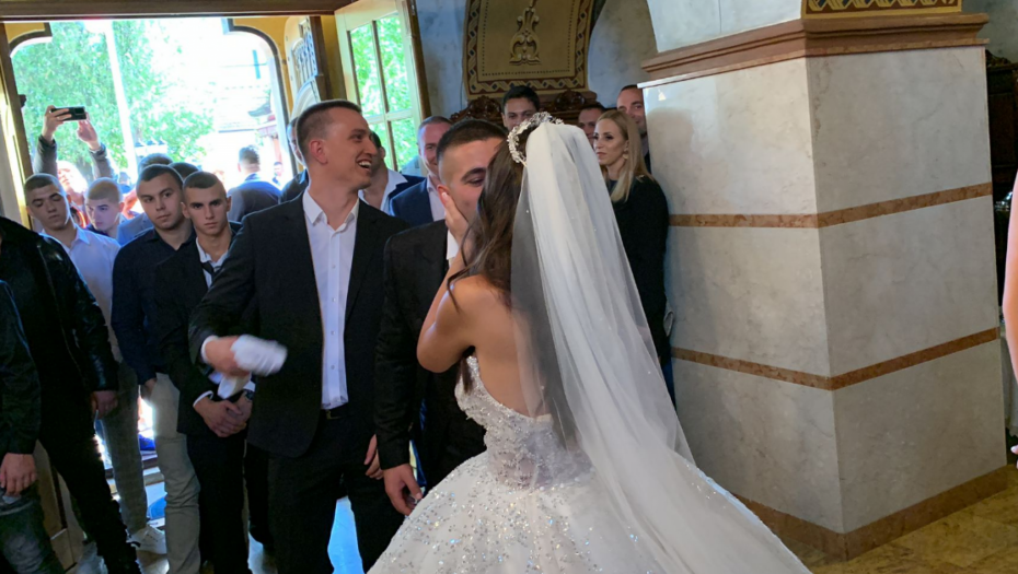 OTKRIVENO KO JE VENČANI KUM MIRKA ŠIJANA Bio je u kućnom pritvoru, a o ovom njegovom skandalu brujao je Surčin