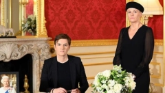 PREMIJERKA BRNABIĆ OGLASILA SE IZ LONDONA Upisala se u knjigu žalosti, a potom poslala snažnu poruku