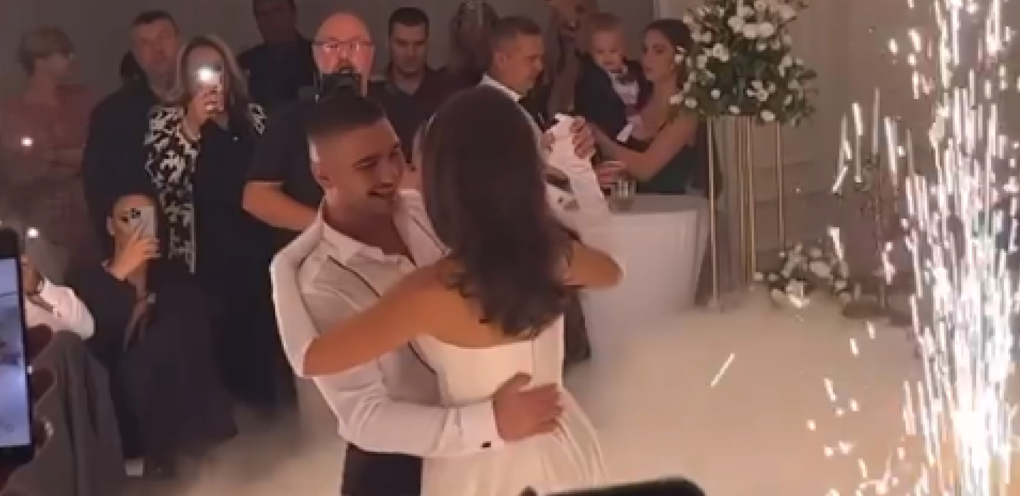 PRVI PLES MIRKA I BOJANE Mladenci zablistali na podijumu, a evo koju pesmu su odabrali (FOTO/VIDEO)