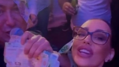 OVO JOŠ NISTE VIDELI! Đani za jedan refren pesme uzeo nekoliko desetina hiljada evra, stavljali mu novac u cipele (FOTO)