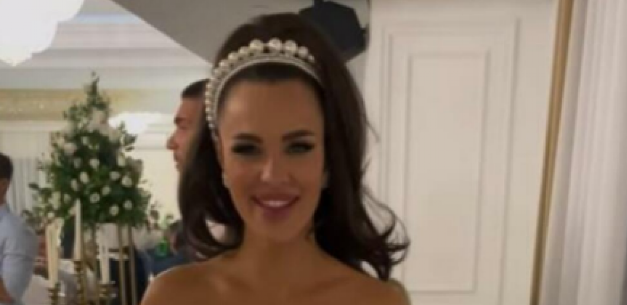 BOJANA ŠIJAN ISKOPIRALA OVU PEVAČICU? Mnogima je zapao jedan detalj za oko, a evo o čemu je reč (FOTO)