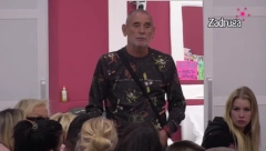 LEPI MIĆA KAO OD MAJKE ROĐEN Zadrugar se presvlačio u pabu ne mareći za kamere, šok prizori (FOTO +18)