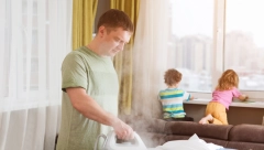 BRŽE I JEFTINIJE PEGLANJE Uz ovaj trik uštedećete 90 odsto struje