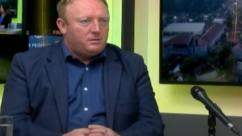 POGOLEM POZDRAV, ROĐO! Jezive pretnje upućene predsedniku Opštinskog odbora SNS u Trgovištu? (FOTO)