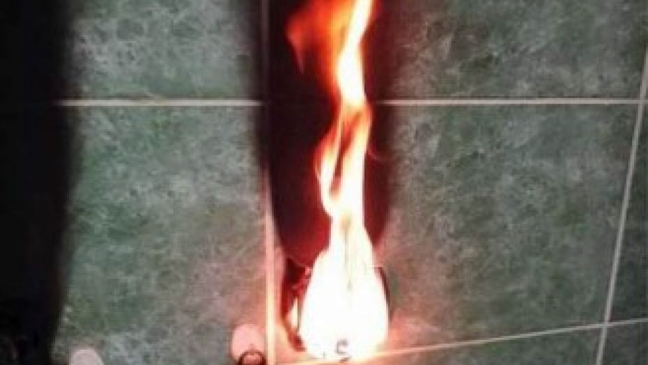 KUĆE STRAVE U PROKUPLJU Stvari planu same od sebe, plamen izbija i iz WC šolje, uzrok još nije otkriven, a komšije u strahu