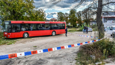 POLICIJA OBAVILA KONTRADIVERZIONI PREGLED Lažna dojava o bombi na autobuskoj stanici u Kragujevcu