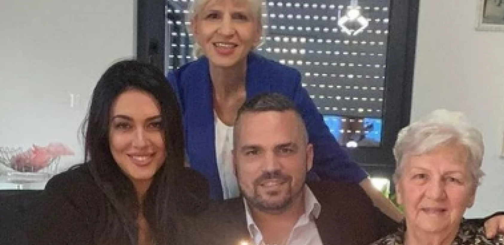 OKUPIO CELU PORODICU Bane Čolak objavio fotografiju i sve oduševio, svi su tu, a prisutna je i ona (FOTO)