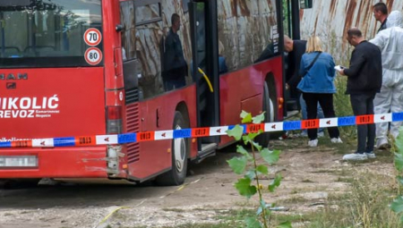 KAMENOVAN AUTOBUS LINIJE 83 Drama kod Starog sajmišta, mladić (20) zadobio povrede