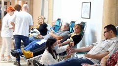SUTRA POČINJE LETNJA KAMPANJA DOBROVOLJNOG DAVANJA KRVI „Obojimo leto u crvenu boju“ u više od 40 gradova i opština