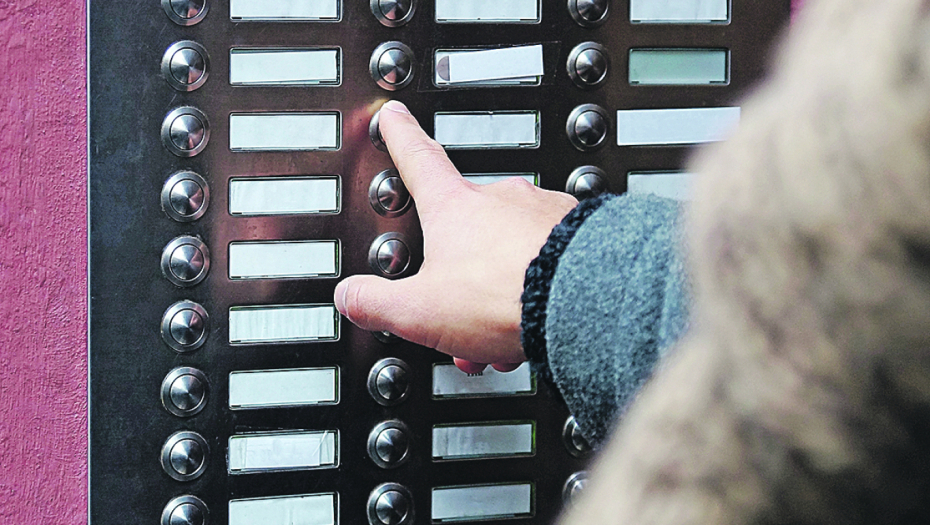 KAKO DA PREPOZNATE POPISIVAČA KADA VAM ZAKUCA NA VRATA? Ovo su ključne stvari na koje treba da obratite pažnju