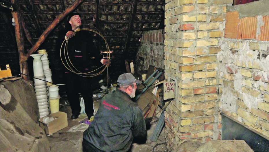 STRAH OD RESTRIKCIJA I NESTAŠICE STRUJE Mnogi građani rade jednu stvar na koju nisu obraćali pažnju godinama (VIDEO)